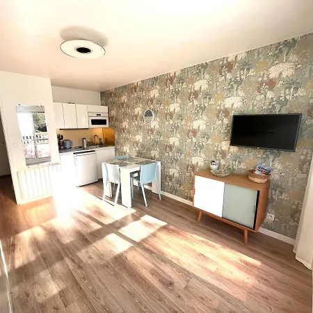 Les Pieds Dans Leau Avec Parking Lejlighed